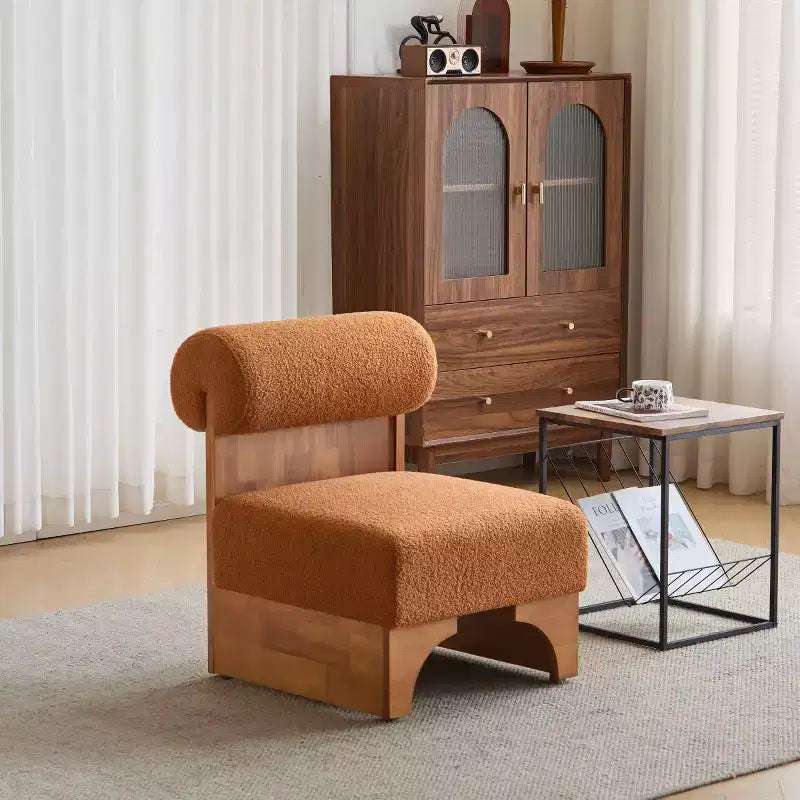 Fauteuil d'appoint moderne en bouclette avec dossier roulé et structure en bois massif pour salon, chambre ou bureau