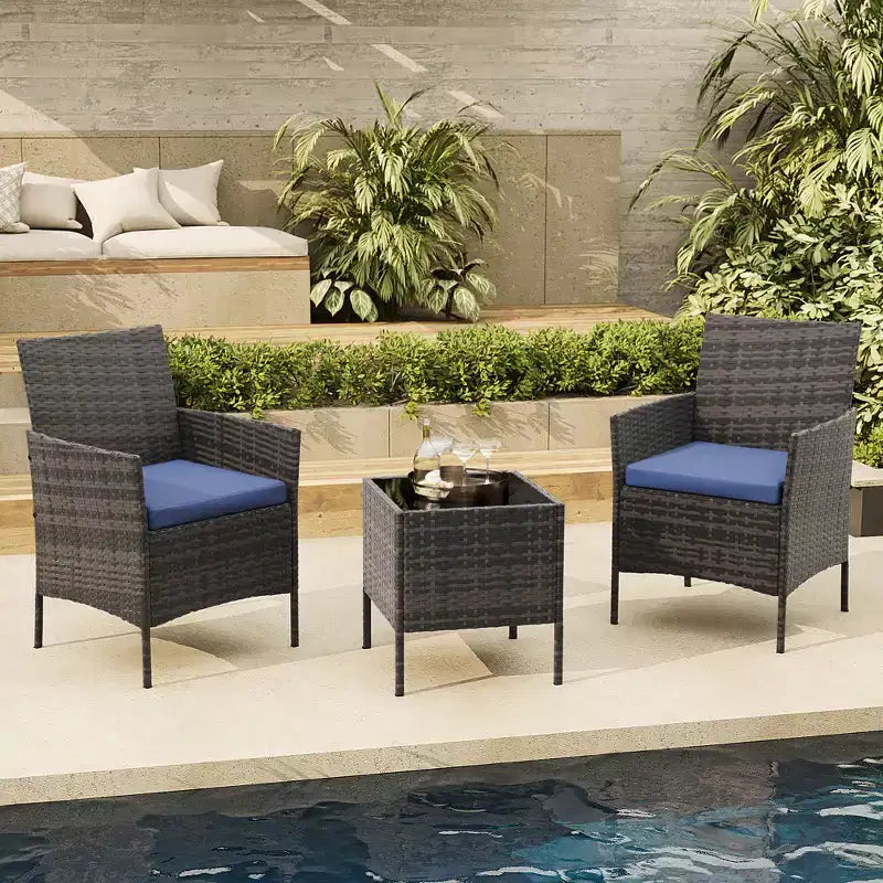 Ensemble de 3 meubles de patio extérieur, chaises en rotin PE avec coussins moelleux et table basse en verre trempé, ensemble de patio toutes saisons